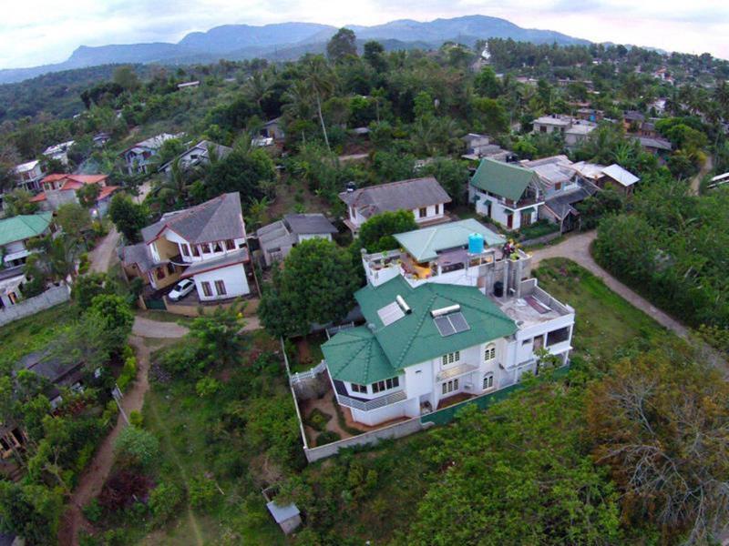 Winter Villa Канди Екстериор снимка