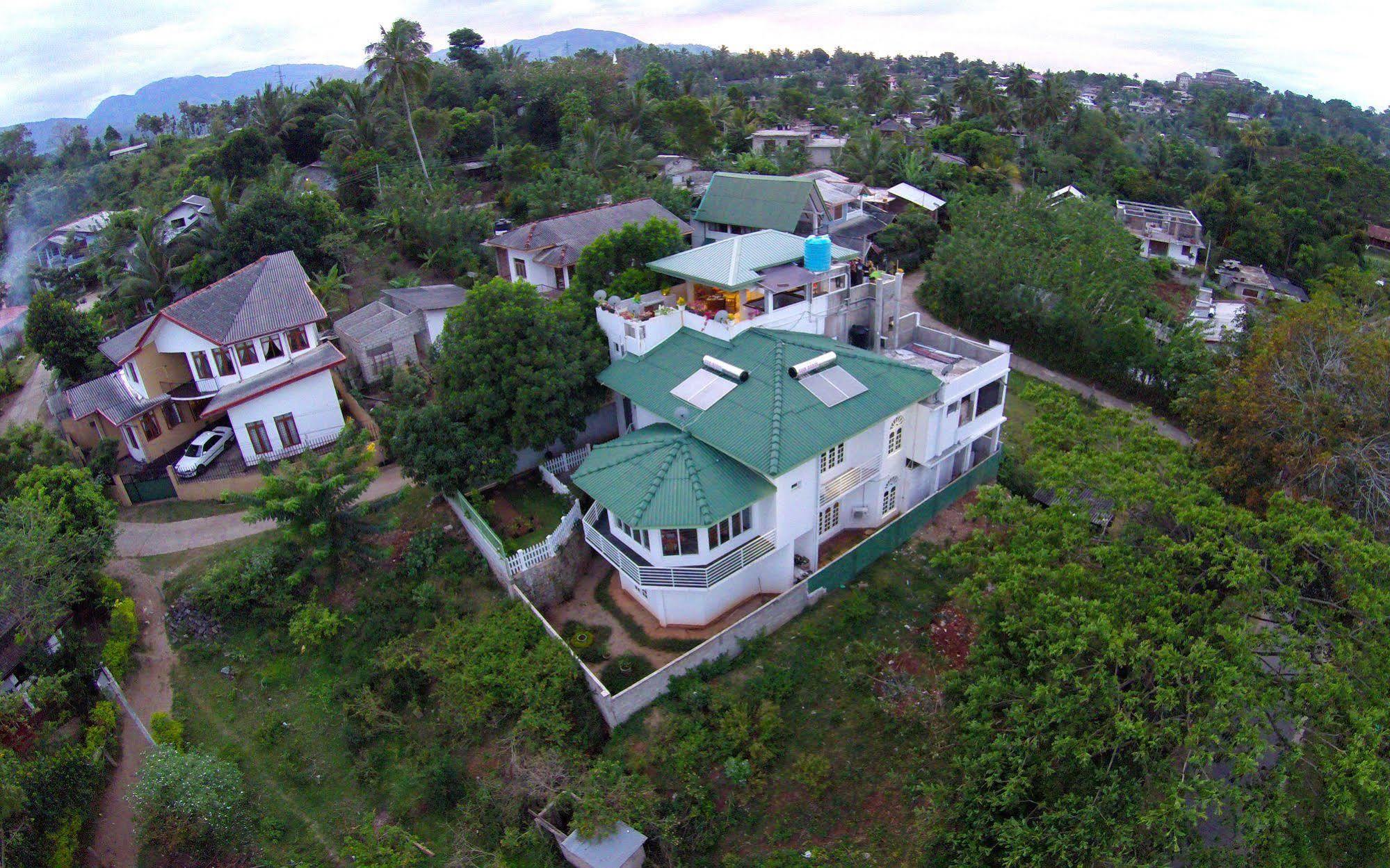 Winter Villa Канди Екстериор снимка